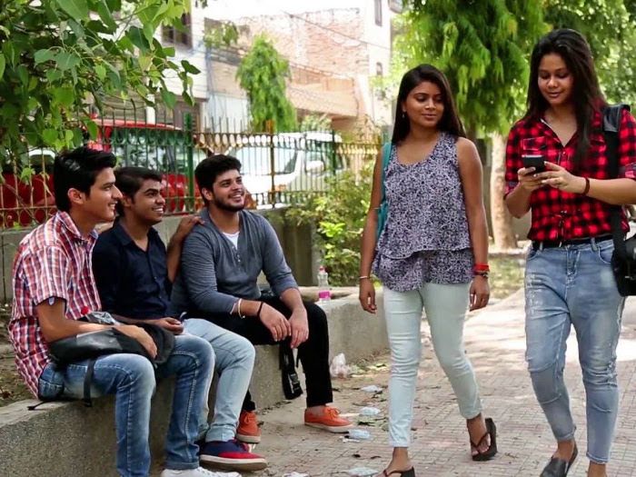 eve teasing, eve teasing quotes, eve teasing slog VIDEO: छेड़छाड़ करने वाले मनचलों को कैसे सबक सिखाएं? भोपाल की इन गर्ल्स ने दिए फंडे
