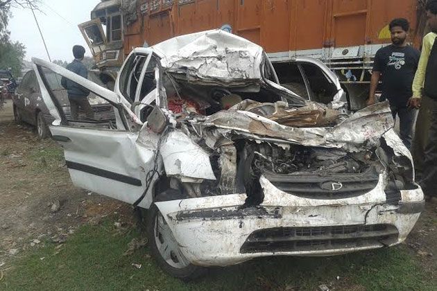 accident, road accident, indore-bhopal highway, a इंदौर-भोपाल हाईवे पर पलट गई तेज रफ्तार ऑल्टो कार, एक की मौत