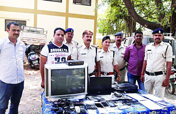 Panna IPL betting IPL की हर बॉल में लग रहा था सट्टा, बड़ा बाजार से तीन आरोपी पकड़ाए