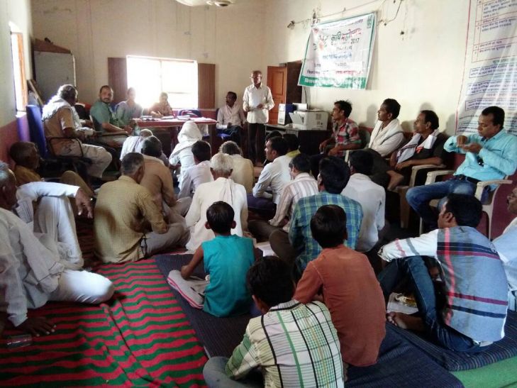 kareli ७१ ग्रामीणों को दिये गये स्वाइल हेल्थ कार्ड