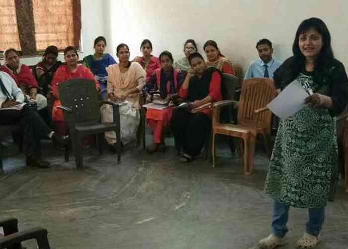 Teacher शिक्षकों ने जाना अंग्रेजी को आकर्षक ढंग से पढ़ाना