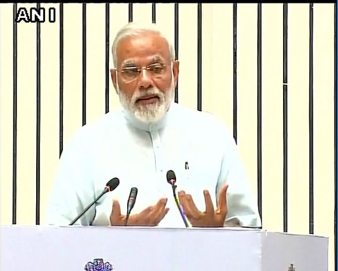 PM Modi IAS अफसरों से बोले PM मोदी- ईमानदारों के साथ हूं