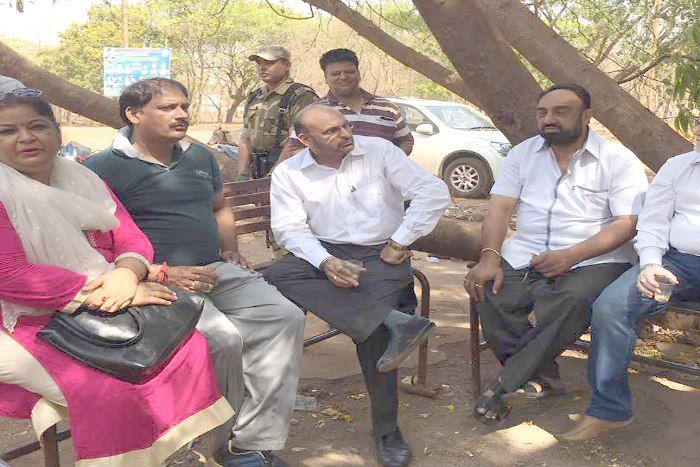 SAIL BSP, Bhilai Steel Plant, BSP CEO, CEO M Ravi अचानक सिविक सेंटर पहुंचे BSP CEO ने ठेले पर ली चाय की चुस्की
