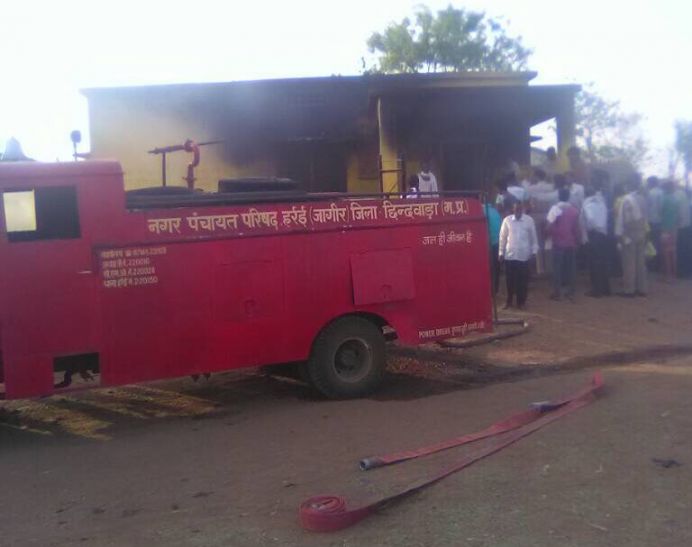 chuindwara मध्यप्रदेश : सहकारी समिति में भड़की आग, 25 जिंदा जले