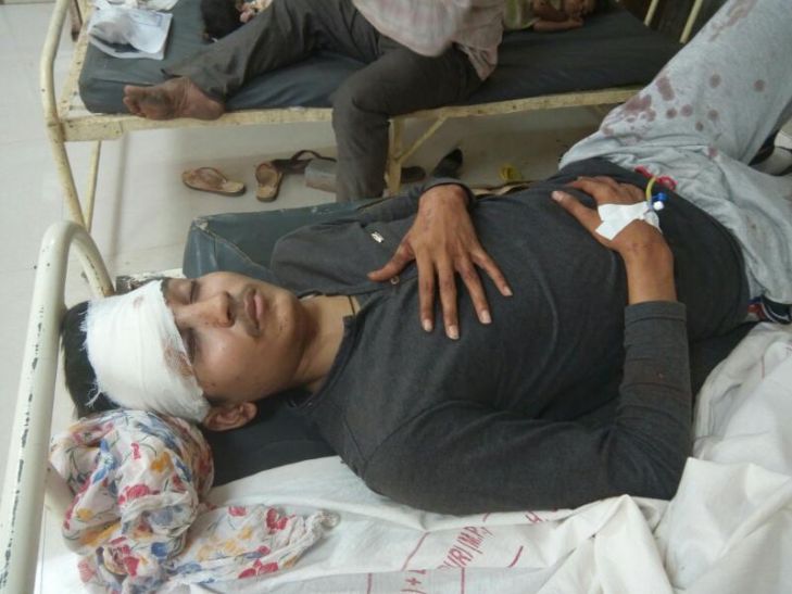 Accident दो ट्रकों के बीच फंसी स्कार्पियो, चालक की मौत,चार घायल