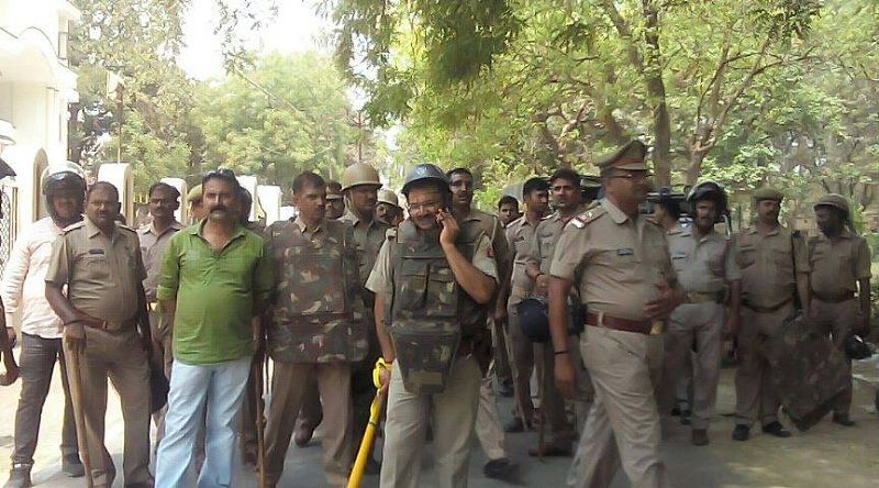 UP College यूपी कालेज के छात्रावास में पुलिस का छापा, छात्रसंघ अध्यक्ष व महामंत्री सहित चार गिरफ्तार