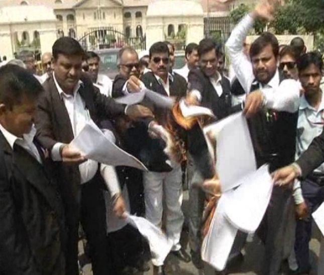 lawyers एडवोकेट्स (संशोधन) बिल 2017 के विरोध में हाईकोर्ट के वकीलों ने किया कार्य बहिष्कार
