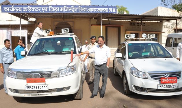 Collector's, Looted, Officers' Lips, pm modi, कलेक्टर ने खड़े रहकर उतरवाया अधिकारियों का बत्ती 'मोह