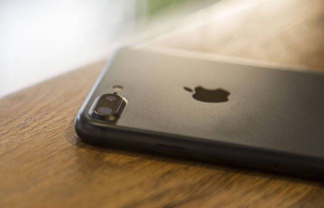 Apple iPhone8 एपल के आईफोन 8 में फिंगरप्रिंट रीडर हो सकता है पीछे