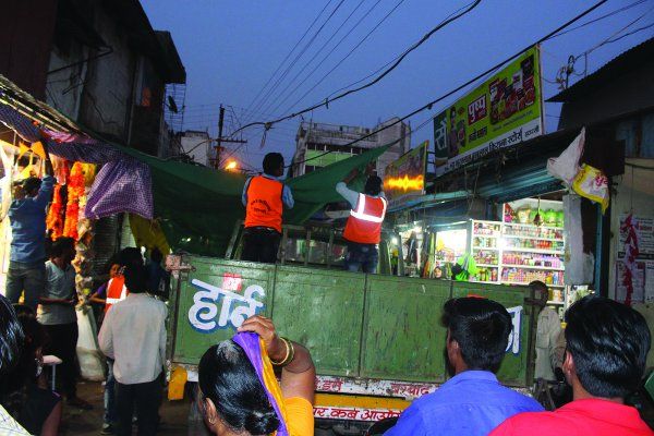 Hoshangabad, campaign-against-anti-encroachment it अब खैर नहीं घर पर होर्डिंग लगवाया तो-पढ़ें क्या है मामला