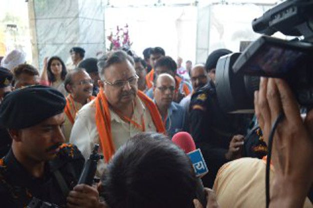 CM said that the castes were not removed from the सीएम ने कहा कलक्टरों को जाति देखकर नहीं, परफार्मेंस के आधार पर हटाया