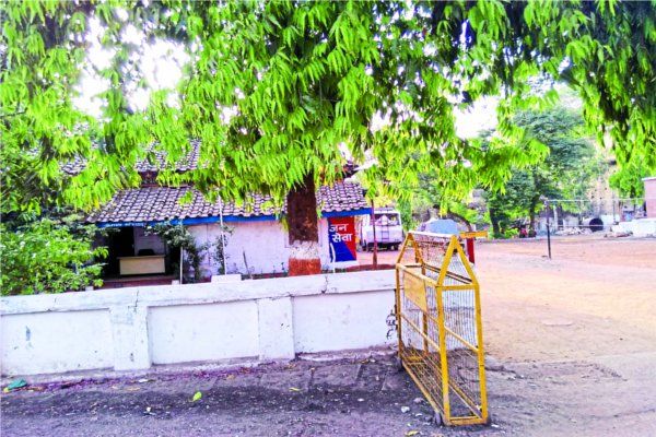 Bookies dodge for Police आईपीएल सट्टा पकडऩे गई पुलिस को उलझाया, सबूत मिटाए