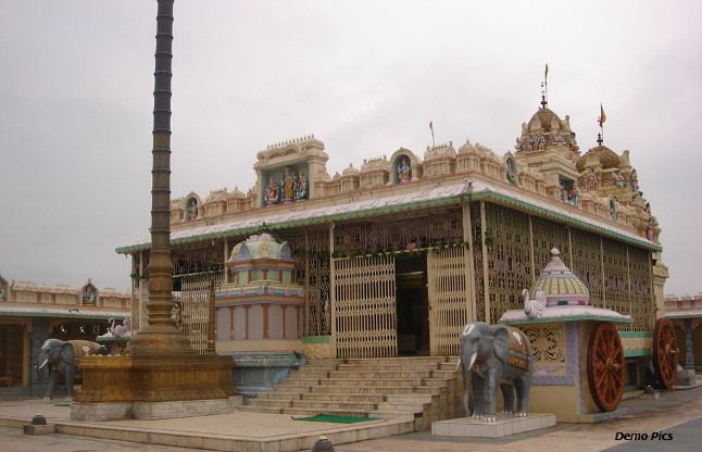 danteshwari temple मन्नत पूरी होने पर यहां देवताओं की प्रतिमा में जड़वाते हैं पुराने सिक्के