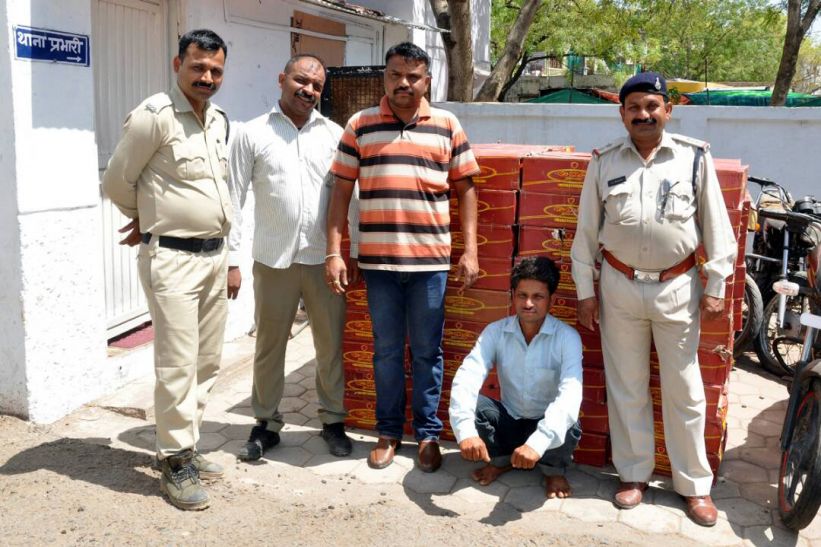 photo पुलिस ने 2 लाख की अवैध शराब जब्त की