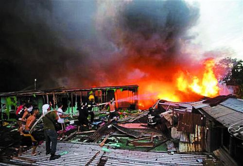 Fire brigade does not control fire, due to axcess आग बुझाने में फायर ब्रिगेड का निकल रहा दम