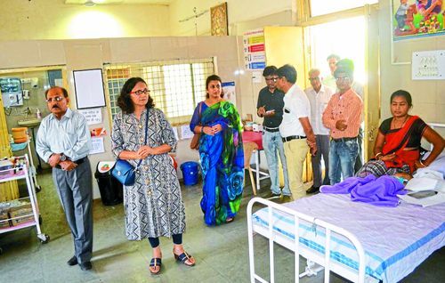 Collector Madam said, next when i came, cooler wil कलेक्टर मैडम बोलीं, दोबारा आऊं तो चलते मिले कूलर