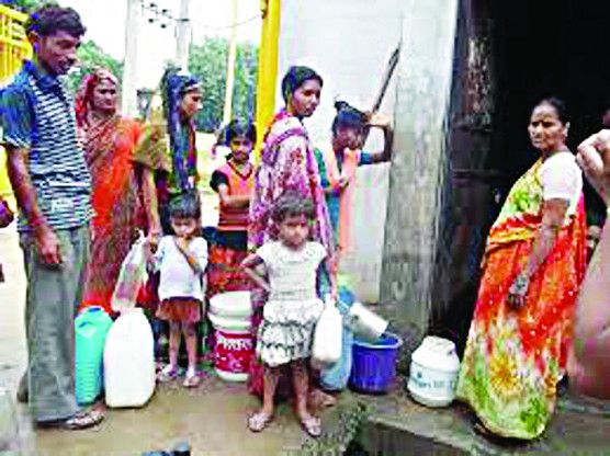 Drinking water problem: Water is not destined to p पेयजल समस्या : कर तो चुका रहे पर पानी भी नसीब नहीं