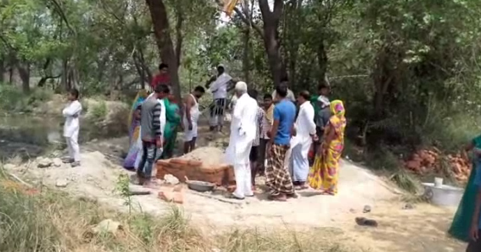 communal clash कब्रिस्तान के विवाद को लेकर दो समुदाय के बीच संघर्ष, दर्जन भर से अधिक घायल