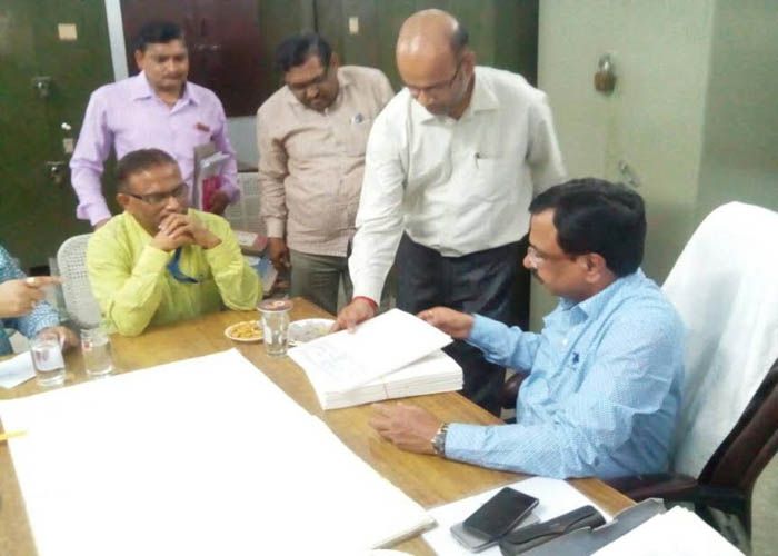 Knapur जिलाधिकारी ने किया कलेक्ट्रेट का निरीक्षण, दी ये सख्त हिदायत