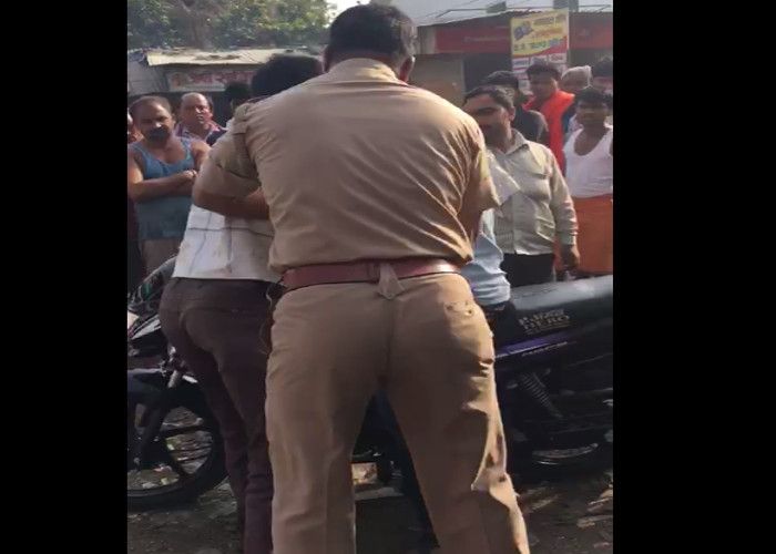police वीडियो में देखें, यूपी पुलिस का एेसा रूप आया सामने, कांप जाएगी रूह!