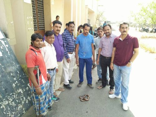 Rare species snake at Vikram University Video>>परीक्षा देने पहुंचे तो दरवाजे पर था 1 करोड़ का सांप