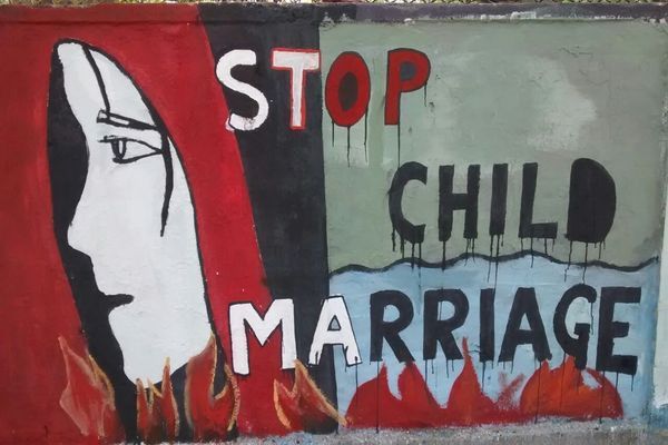 stop child marriage बाल विवाह करने से रोका तो आंगनवाड़ी कार्यकर्ता से की अभद्रता, तोड़ा मोबाईल