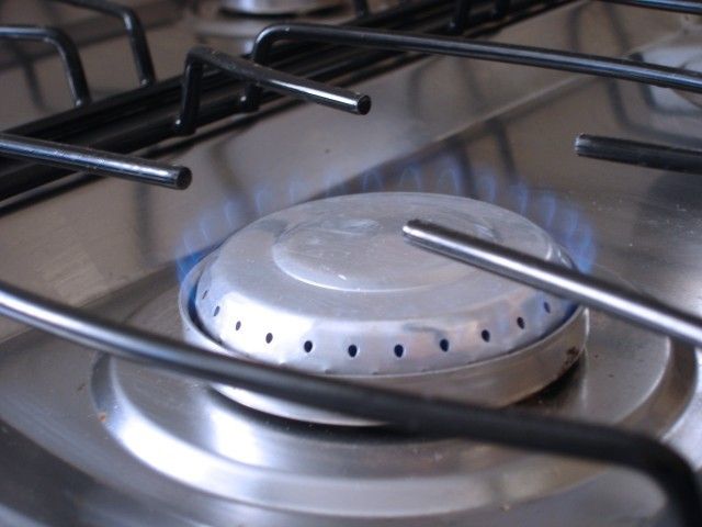 stove blast, burnt, fire, blast स्टोव की आग में झुलसा युवक, हालत नाजुक