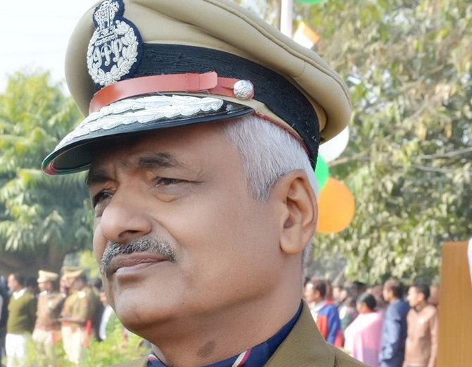dgp, DGP UTTAR PRADESH, SULKHAN SINGH, UTTAR PRADE 37 सालों में 2.3 एकड़ जमीन और तीन कमरों का घर ही जुटा पाए यूपी के नए डीजीपी सुलखान सिंह