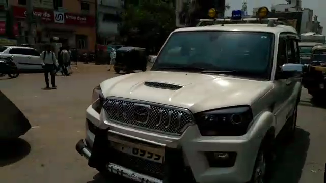 vip culture पीएम मोदी के संसदीय क्षेत्र से मिल रही सीएम योगी को चुनौती