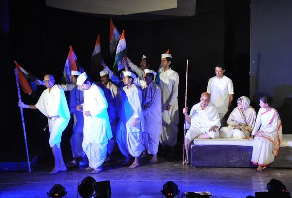 yugpurush mahatma ke mahatma ये है बेरिस्टर मोहनदास करमचंद गांधी के महात्मा बनने की अनोखी कहानी