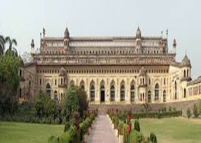 Lucknow गर्मियों में कहीं और नहीं जाइये, घूमना है तो यहां आइये, ये है लखनऊ का बड़ा इमामबाड़ा!