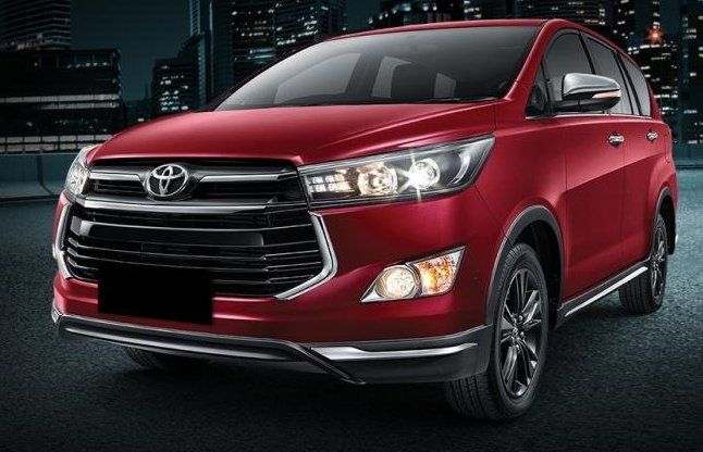 toyota innova crysta sport टोयोटा लेकर आ रही है इनोवा क्रिस्टा का स्पोर्ट वेरिएंट, मिलेंगे ये फीचर्स
