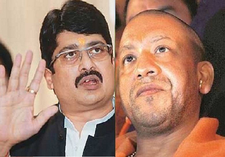 Yogi Adityanath and Raja Bhaiya राजा भइया के चहेते DM को अपने साथ ले गए मुख्यमंत्री योगी आदित्यनाथ, बनाया अपना विशेष सचिव