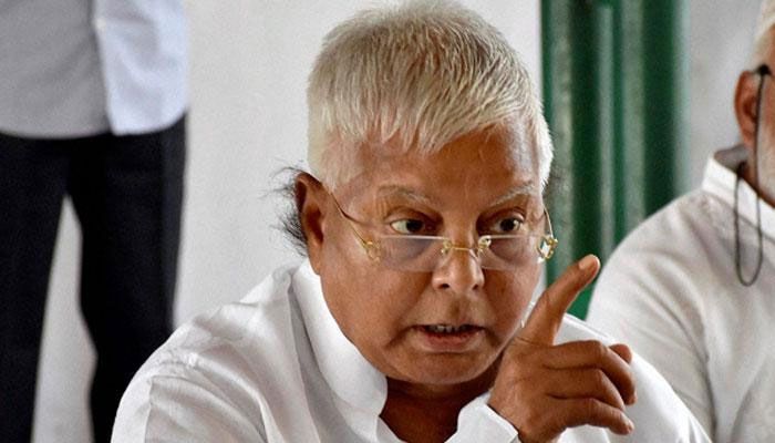lalu prasad yadav कैमरे के सामने लालू ने थानेदार और बक्सर एसपी की लगायी क्लास