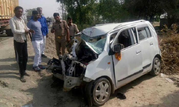 Road accident आजमगढ़ में भीषण सड़क हादसा, एक ही परिवार के तीन लोगों की मौत