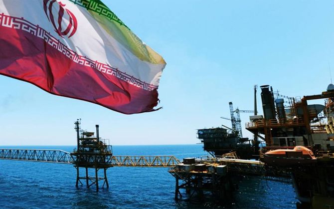 india cuts oil import plans from iran by a quarter भारत तेल खरीदने में ईरान से करेगा कटौती, आखिर क्यों ?