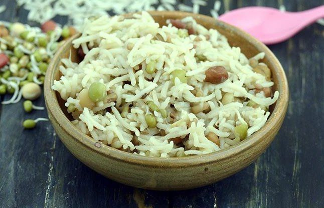 Sprouts khichdi पिंपल्स की समस्या को जड़ से खत्म करने के लिए खाएं ये चीज