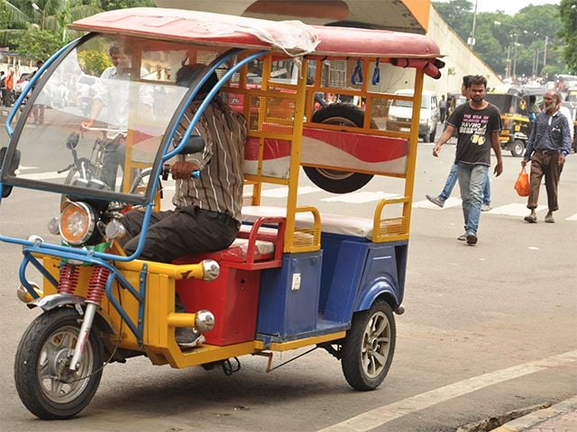 Meerut Is First E Rickshaw Charging Station In Country Meerut News In Hindi  - यूपी का यह शहर बना देश का पहला ई रिक्शा चार्जिंग स्टेशन | Patrika News