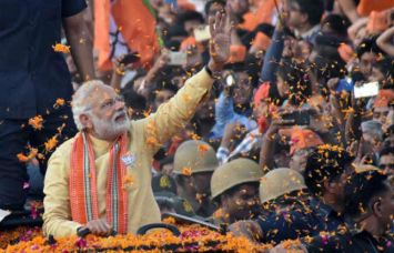 basket make from waste material and sent to PM modi समस्तीपुर की महिला ने प्रधानमंत्री को दिया तोहफा, जवाब में मिला ये...