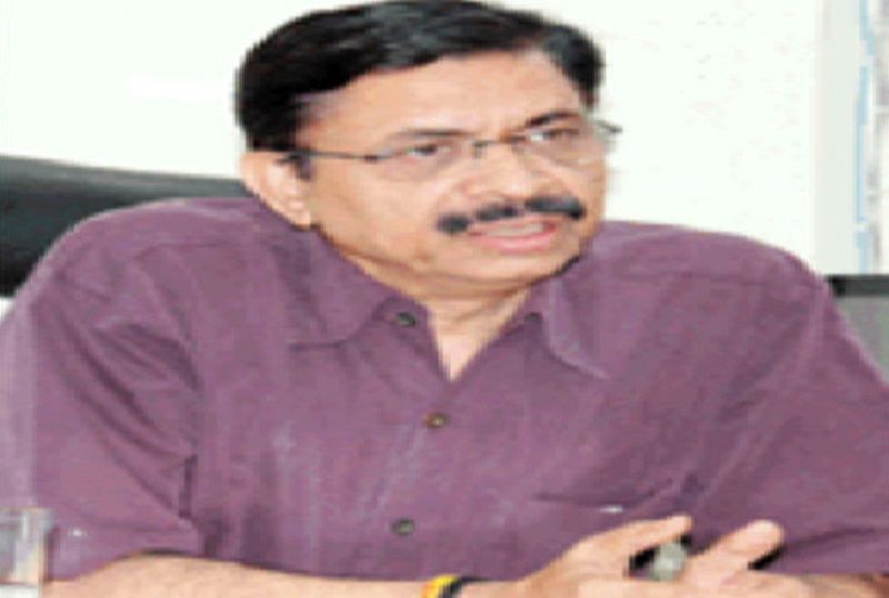 DM Hemant Kumar BREAKING: यूपी एग्रो में लापरवाही देख भड़के चंदौली DM, दिया जांच का आदेश