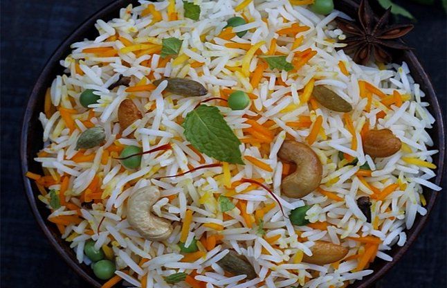 sweet pulao हाउस पार्टी में ड्रायफ्रूट्स पुलाव सर्व कर बटोरें तारीफें