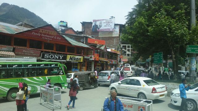 Taxi drivers strike end in manali मनाली : प्रशासन से मंजूरी के बाद टैक्सी चालकों की हड़ताल खत्म