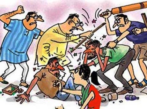 People again attacked on the busted corporation st बस निकल गई आगे तो लो फ्लोर वाले ने सिटी बस के ड्राइवर को अगवा कर किया यह गंदा काम