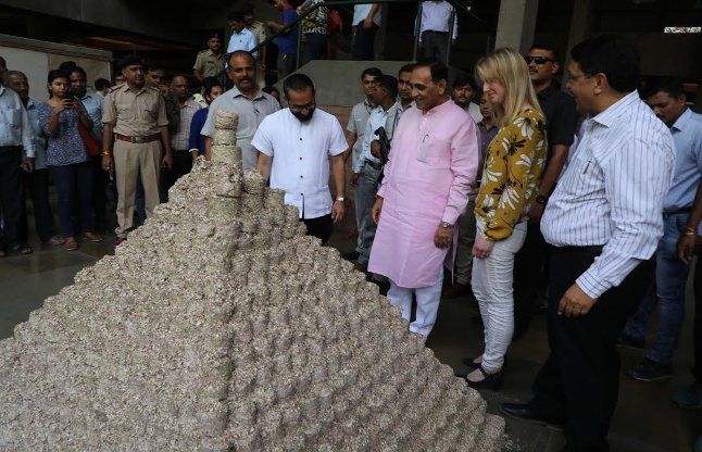 ahmedabad पुराने नोटों को रिसाइकिल करने की स्पर्धा