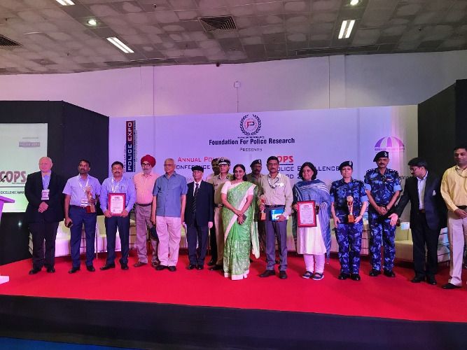 UP Police राष्ट्रीय स्तर पर सराही जा रही 'यूपी पुलिस', 'पुलिस एक्सीलेंस अवार्ड' से सम्मानित