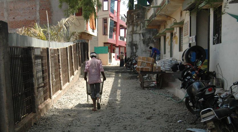 jhabua निजी भूमि पर हो रहा सड़क निर्माण!