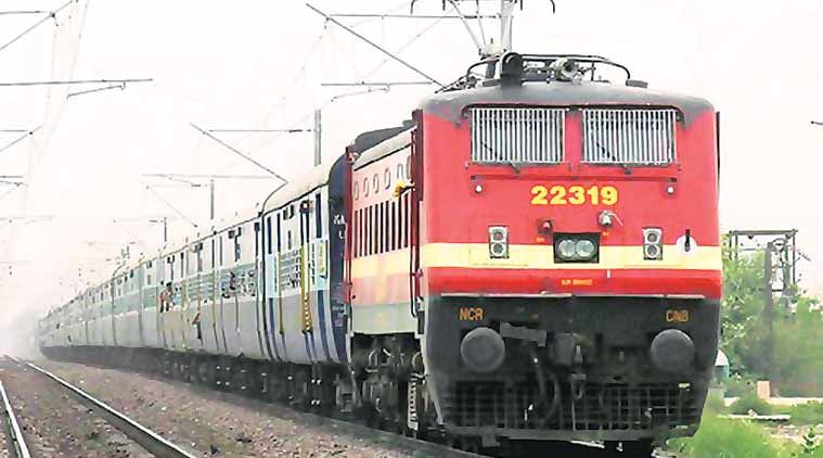 Railway server stayed down, passengers troubled fo ट्रेन में यात्रा से पहले पढ़ ले यह खबर, कल रद्द रहेंगी ये ट्रेनें