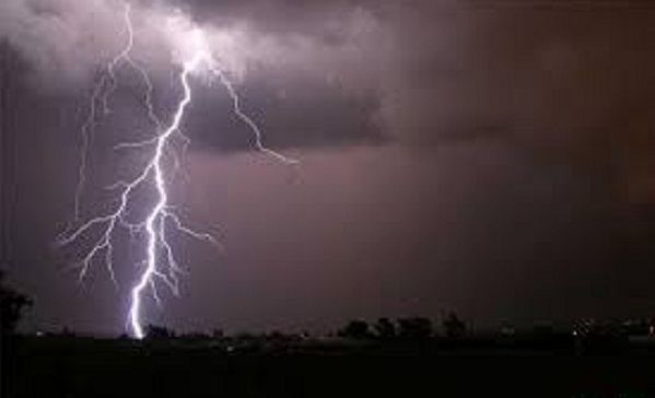 Strom आकाशीय बिजली से एक युवक की मौत