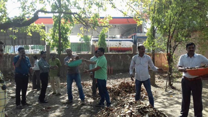 Coppeople copies in cleanliness drive in temple pr मंदिरों से निकलने वाले कचरे से बनाएंगे जैविक खाद