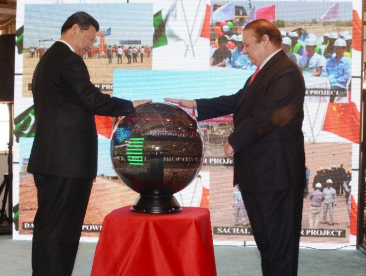 chine-pak on CPEC CPEC पर पाक मीडिया ने उठाए गंभीर सवाल, देश की सुरक्षा के लिए बताया खतरनाक